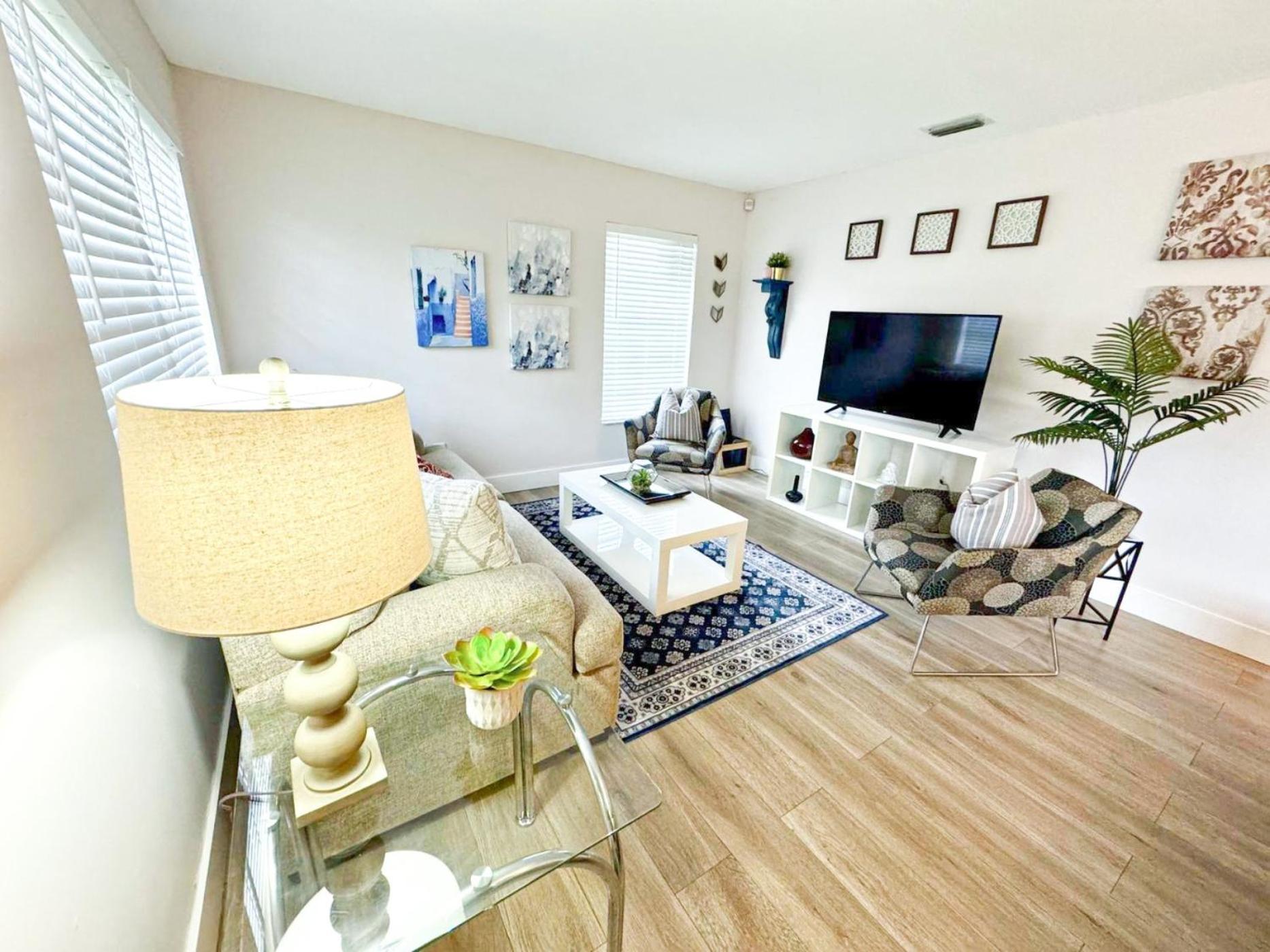 Cozy Near Coconut Grove And The Of Holiday home Miami